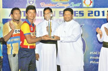 Captain of Thurstan College receiving the coveted Antonian Sixes Trophy from State Minister of Defense Ruwan Wijewardena, who was the chief guest on the final day of the tournament. 