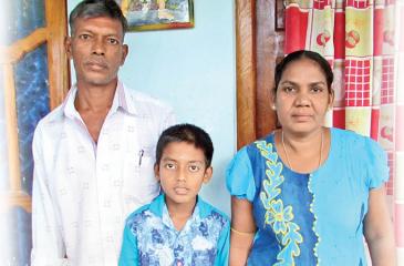  Seenu with his parents Sivalingam and Jayanthini