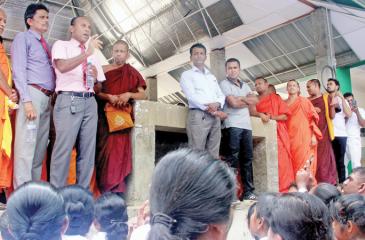 Dr. Indika Rathnayaka, Secretary to the GMOA at the KTH addressing the media at the hospital Pix – Chaminda Niroshana 