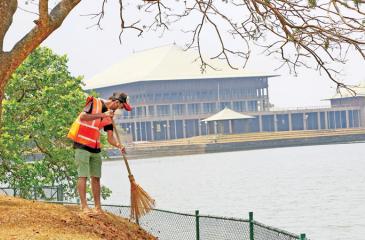 Amid the wide speculation about the dissolution of Sri Lanka’s eighth Parliament this week, a worker of the Municipal Council, Sri Jayewardenepura, Kotte engaged in his daily routine of sprucing up the area yesterday. Unlike the previous elections, there is a growing demand to get rid of misfits and elect a people-friendly, educated 225 upright MPs to the new Legislature in order that the problems of the masses could be resolved.  Pic: Rukmal Gamage.