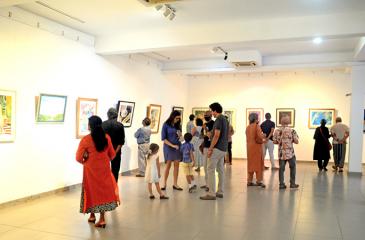 Guests at the gallery viewing the works of Beven. 