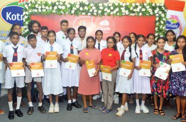 The scholarship winners.    Pic: Sudath Nishantha