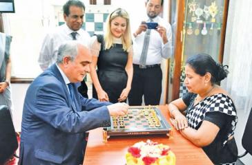 Suneetha Wijesuriya (right) plays chess with Russian ambassador Levan Dzhagaryam in the presence of the CEO of the Russian Centre Buddhapriya Ramanayake and the Director of the Russian House in Colombo who is also the First Secretary of the Russian Embassy Maria L. Popova. Sri Lanka Chess Federation President and Vice President of the Asian Chess Federation Lakshman Wijesuriya and distinguished invites were also present