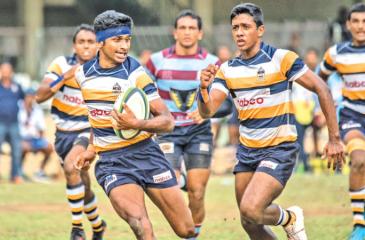 St. Peter’s College full-back Kushan Tharindu out-runs the Dharmaraja College defence in their Dialog trophy inter school league rugby match at the Bogambara Stadium in Kandy yesterday