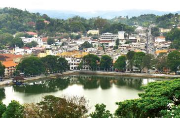 The panoramic view of the Kandy Lake and the city through view point