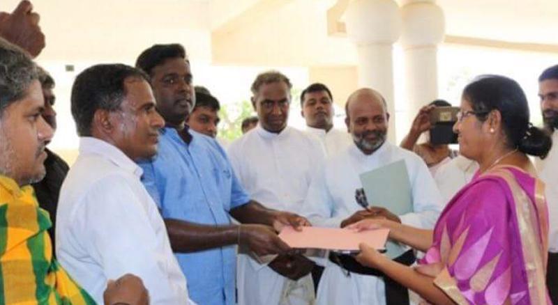 The Anti-Mahaweli Tamils’ Heritage Forum submitting a petition to Mullaitivu District Secretary Ms. Ketheeswaran on ‘Colonization’