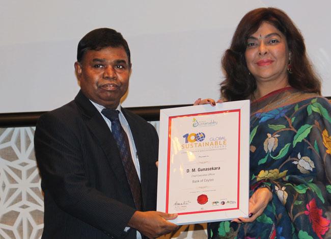 D.M. Gunasekera receiving the award from Dr. Tarita Shankar