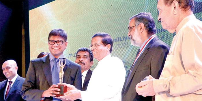 Dr.Indunil Liyanage, receiving the National Apex Award for Marketing from His Excellency Maithripala Sirisena, President of the Democratic Socialist Republic of Sri Lanka. Prof. Rohana Kuruppu, President OPA and Hon. Karu Jayasuriya, Speaker of Sri Lanka Parliament are also in the picture.