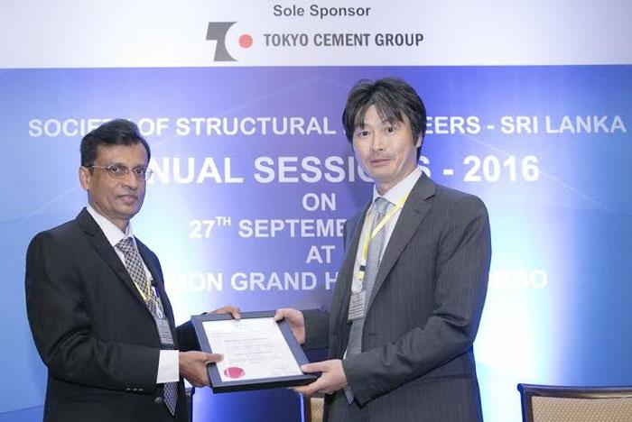 President of SSE-SL, Eng. K.L.S. Sahabandu with Structural Engineer Dr. Takanori Kawamoto of Ube Industries Ltd., Japan.