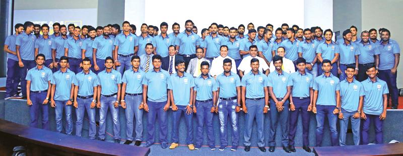 The  contracted players  with  the SLC President Thilanga  Sumathipala , Minister Of Sports  Dayasiri Jayasekera  and  the  other  officials.