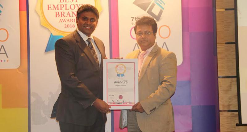 Finance Director of Hayleys Aventura, Chandana Wijesundara receives the award on behalf of the company.    