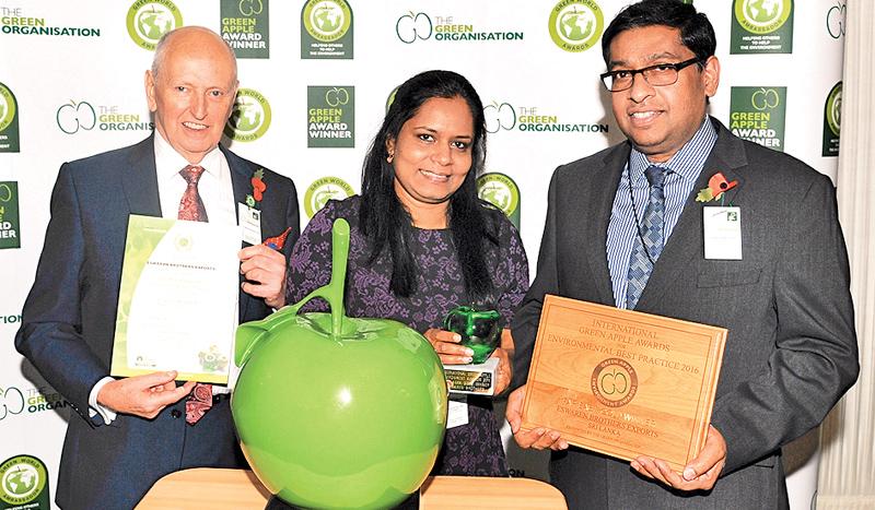 Mr. and Mrs. Sudhaharan of Eswaran Brothers receiving the Green Apple Award