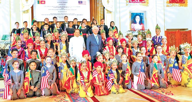 President Maithripala Sirisena with the Sri Lankan and Malaysian communities after a dinner hosted by the Malaysian Prime Minister Datuk Seri Najib Razak