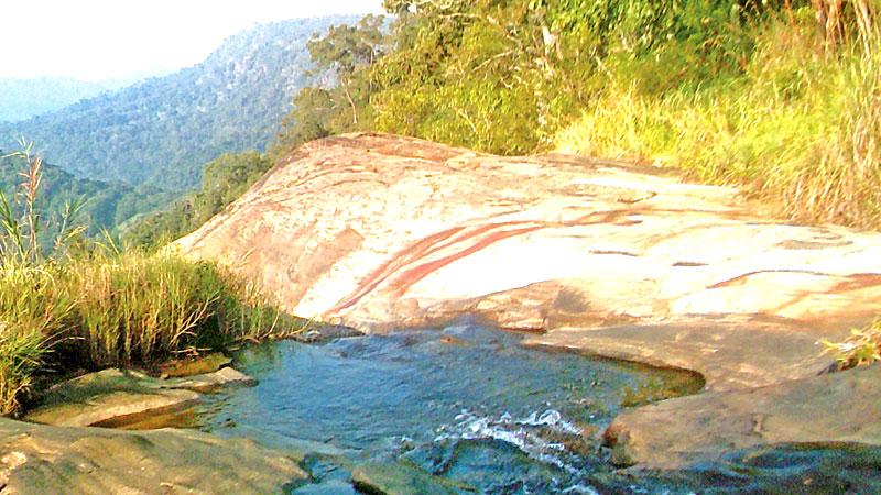 Top of Diyaluma falls