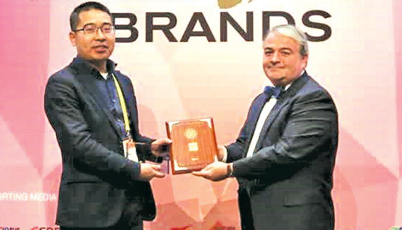 OPPO Technology Planning Director Luma Lu receives the award recognizing OPPO as a 2016-2017 Global Top Smartphone Brand at a in Las Vegas on Jan. 6