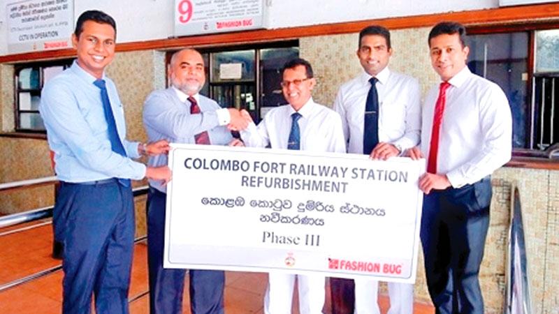 Dr. Faraz Hameed, Deputy GM - Fashion Bug (2nd from left) shake hands with W C Sarath Kumara, Station Master- Coastal Line. Fashion Bug Operations Manager Dinesh Ekanayaka and Snr Marketing Executive Ishan Godamanna, and Champika Nanayakkara from Sri Lanka Railways are in the picture.