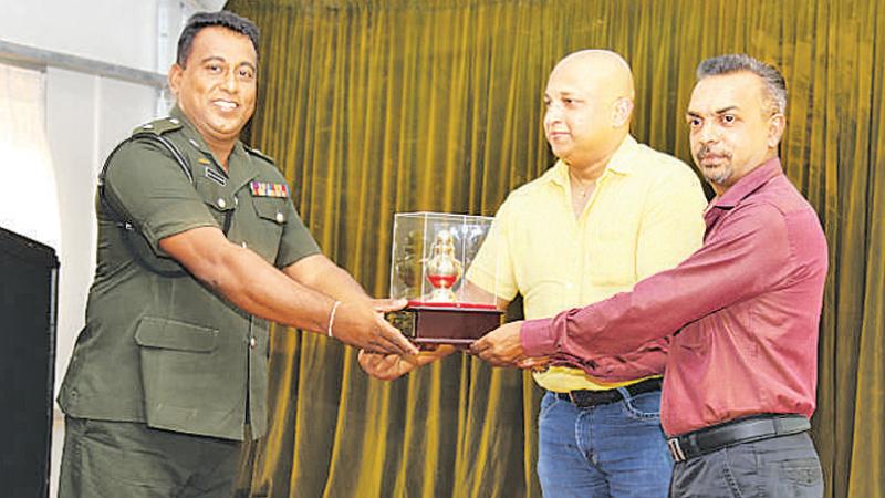 CO, Maj. Manoj Weerawardhana presented a token of appreciation to the COO and Group HR Manager of Crysbro