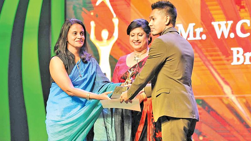 Wimukthi Galahitiyawa receives the Young Entrepreneur of the Year Award