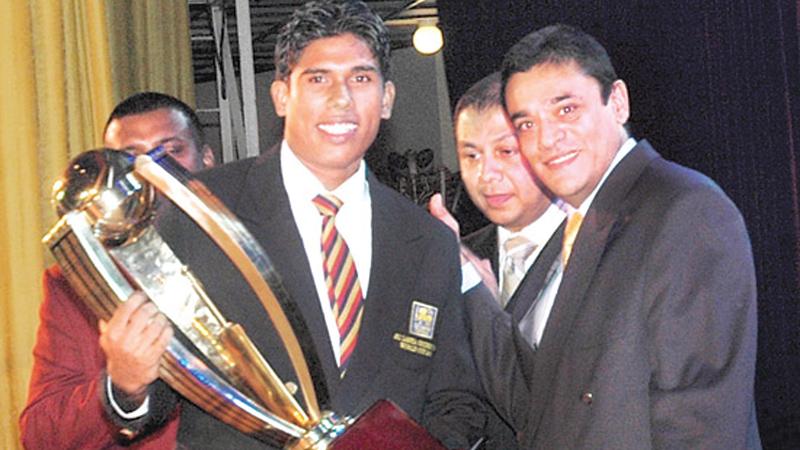 Flashback:  Umesh Karunaratne of Thurstan College, Colombo, Observer Mobitel School Boy Cricketer of the Year 2008 received his award from chief guest Ranjan   Madugalle, the first-ever recipient of the prestigious award.     