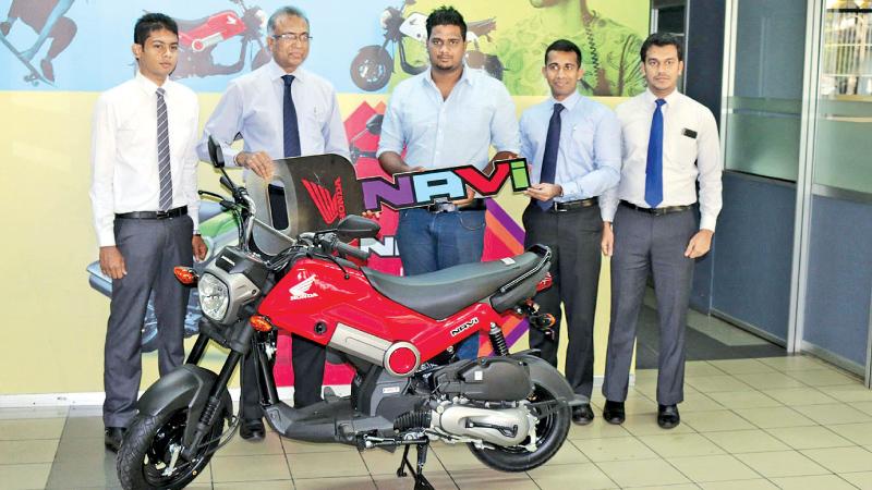 D.G.I. Dinelka receiving the Honda Navi motorbike from Dr.Kalinga Kaluperuma – Managing Director/CEO, Stafford Motor Co Pvt Ltd