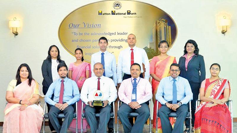 The HNB debating team with Managing Director/CEO, Jonathan Alles, Chief Operating Officer, Dilshan Rodrigo and Chief Human Resource Officer/DGM-HR, Chiranthi Cooray.     