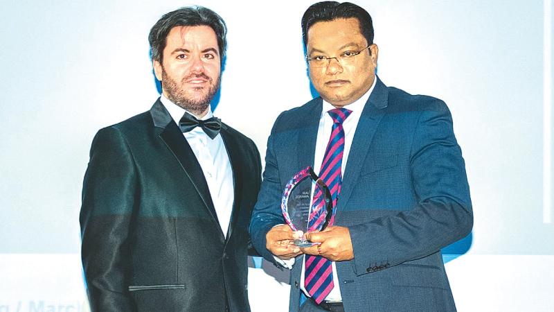Mobitel Head of Administration, Wajira Perera receives the award on behalf of Mobitel for ‘Company of the Year for Innovation’ from the President of the LeFonti Group Guido Giommi at the IAIR Awards 2017 in Hong Kong.  
