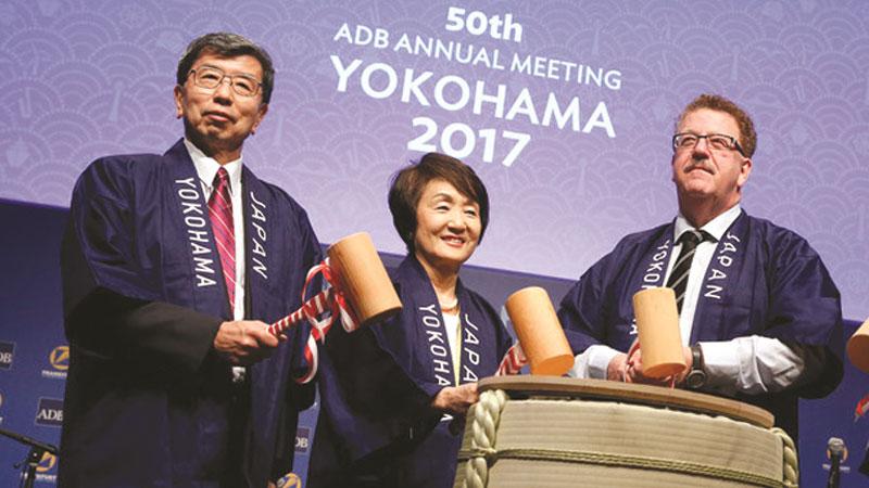 From left:ADB President Takehiko, Mayor of  Yokohama Fumiko Hayashi, Hans-Joachim Fuchtel and ADB Governor for Germany  