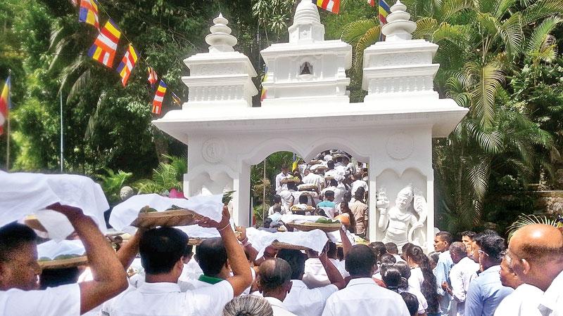Tea producers wend their way to the Sacred Getabaru Raja Maha Viharaya in Kotapola