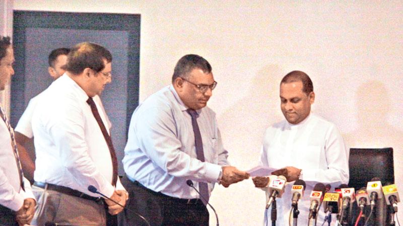 Minister  meets officials of  the Fish and Fish Production Exporters Association