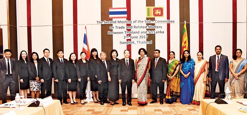 Members from both sides pose at Bangkok’s Eastin Grand  Hotel with Director-General of Thailand’s Department of Trade  Negotiations Boonyarit Kalayanamit (eleventh from left) and Director  General of Commerce,, Sonali Wijeratne (seventh from right)