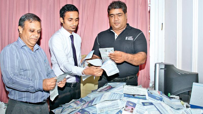 Weekly reader’s winning coupons. From left: Gamini Ramanayake ( Pictures Editor, ANCL), Eranda Vithanage (Manager, Treasury) and D.S.llesinghe ( Senior Manager Sales) picking the winning coupons. Picture by Saliya Rupasinghe