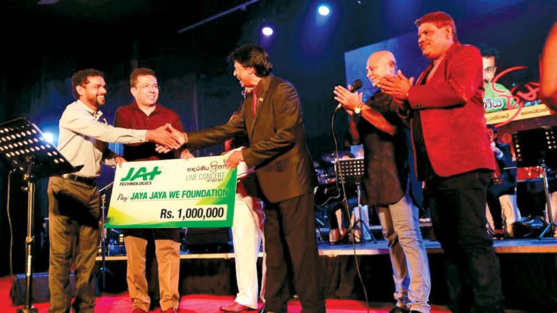 General Manager JAT Technologies, Hasanjith Kuruppuarachchi (extreme left) and CEO, JAT Technologies, Ushantha Thilakarathne (second from left) hand over the cheque to President of the Sri Lanka Singers’ Association (SLASA) Keerthi Pasquel at the concert.