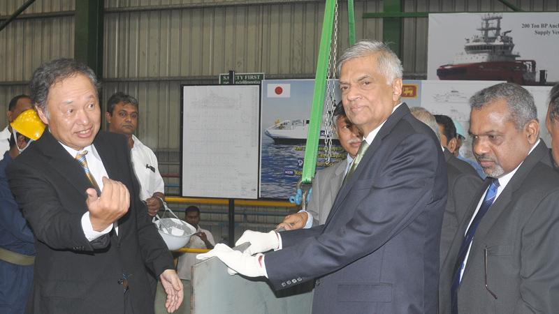 Prime Minister Ranil Wickremesinghe lays the keel for the construction of the vessel. CDPLC Managing Director/CEO D.V. Abeysinghe looks on. Pic: Sumanachandra Ariyawansa 