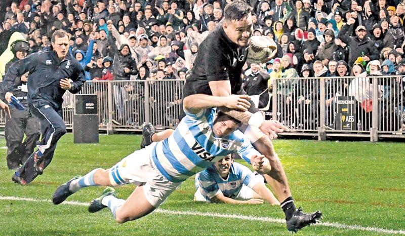 New Zealand’s Vaea Fifita (R) runs in a try as he is tackled by Argentina’s Santiago Cordero during the Rugby Championship match between the New Zealand All Blacks and Argentina in New Plymouth on September 9, 2017. 