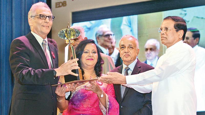Brandix CEO Ashroff Omar receives the Sri Lankan Exporter of the Year award from President Maithripala Sirisena
