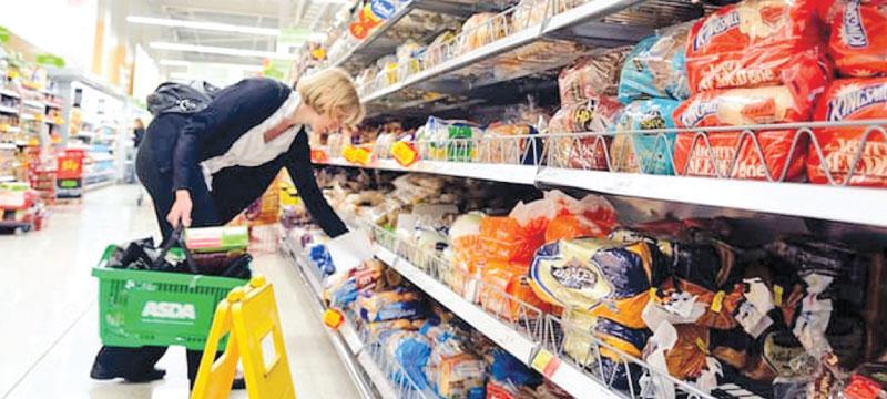 Supermarkets should create plastic-free aisles to cater to their customers’ demands, says former Asda CEO Andy Clarke. Pic: Alamy