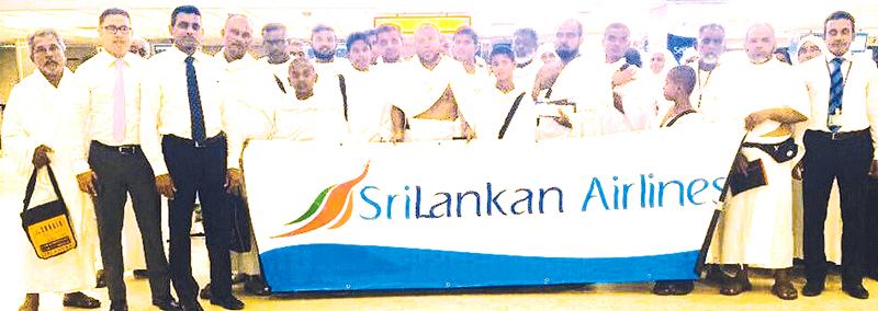 SriLankan Sales team together with the pilgrims at BIA 