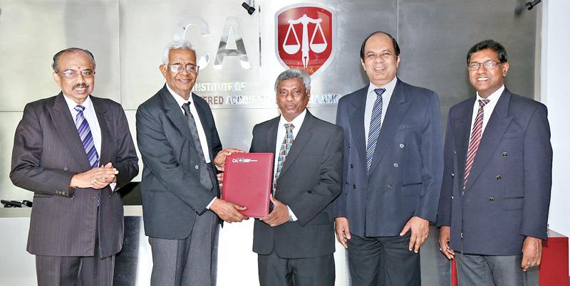 BRIPASL Chairman Dr. J.M.Swaminathan exchanging the agreement with CA Sri Lanka President Lasantha Wickremasinghe. Also in the picture are BRIPASL Secretary K.Neelakandan and CA Sri Lanka’s Past President and Chairman of the Sub Committee on Capacity Building for Corporate Insolvency Services Arjuna Herath and CA Chief Executive Officer Aruna Alwis.