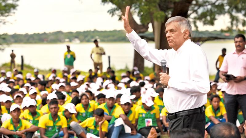 Prime Minister Ranil Wickremesinghe visited the ‘Ruhunu Magam Yovunpuraya 2017’ at the National Livestock Development Board farm at Weerawila on Friday. (Pic: Prime Minister’s Media Unit)