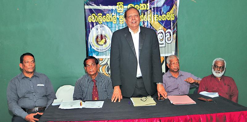 President of the Sri Lanka Veterans Volleyball Association Mervyn Fernandopulle outlining the details to media on the Veterans Volleyball tournament to be held next week end. Others in the picture are Secretary Ranjith Premaratne, Vice President A.D. gunesena, treasurer Frank Fernando and Com. Member K.S. Peiris. 