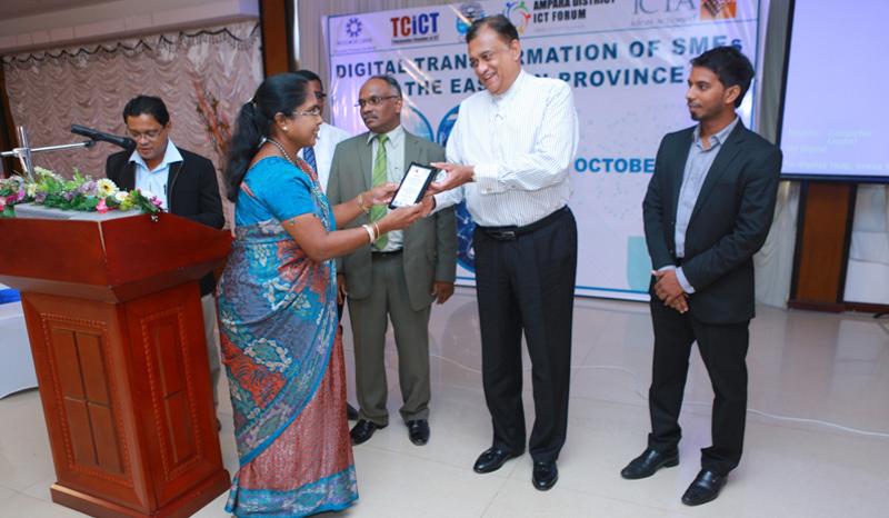 Governor of the Eastern Province, Rohitha Bogollagama presents a token of appreciation.