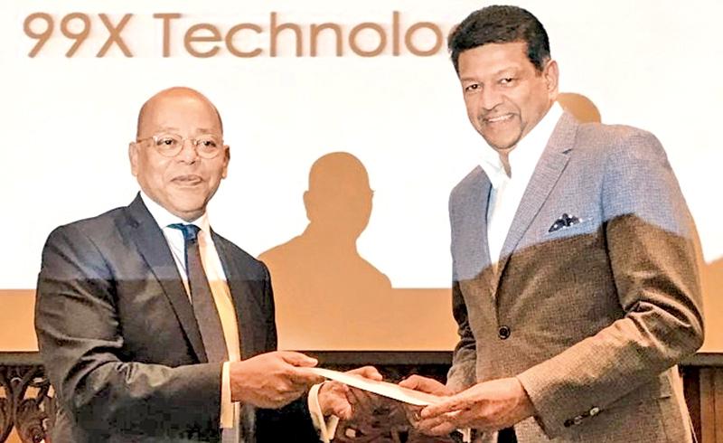 Red Herring Chairman Alex Vieux (left) presents 99X Technology  Co-Founder and CEO Mano Sekaram the Red Herring certification at the 2017 awards ceremony in Manila, Philippines.