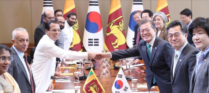 President Maithripala Sirisena and South Korean President Moon Jae-in at the signing of the agreement.