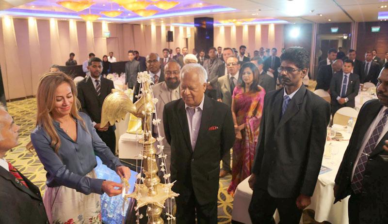 Minister Dr. Sarath Amunugama was the chief guest at the first Asia-Pacific Executives Forum at the Hilton Hotel, Colombo recently. The Forum focused on strategic development project in the country and promoting them internationally. It was facilitated by the USA-based American Academy of Project Management in partnership with local and overseas institutions.