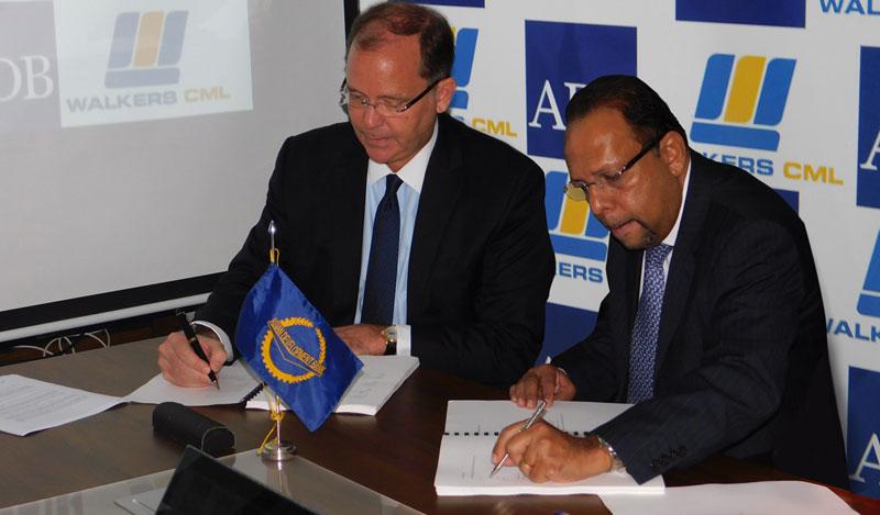 Signing of the agreement between Deputy Director General, Private Sector Operations Department of Asian Development Bank, Christopher Thieme, and Executive Deputy Chairman of MTD Walker, Jehan Amaratunga.     