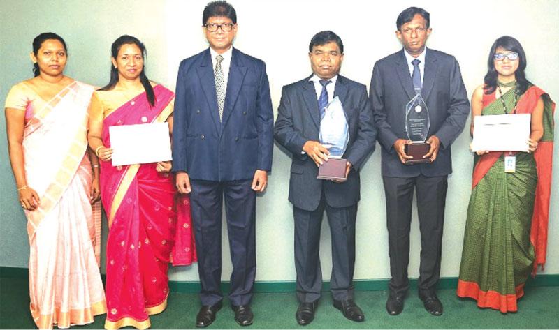 The Bank of Ceylon team with the award  