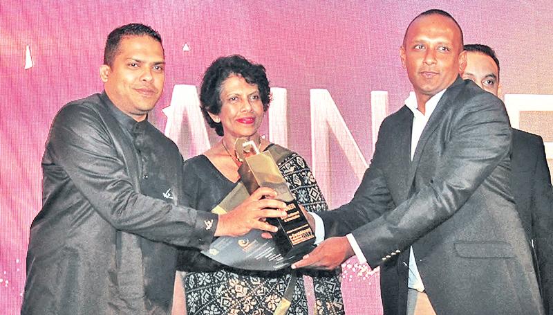 Director, ChargeNET (Pvt) Limited, Dr. Beshan Kulapala receives the award in the Smart Settlement and Urbanization Category, from Minister Harin Fernando.   