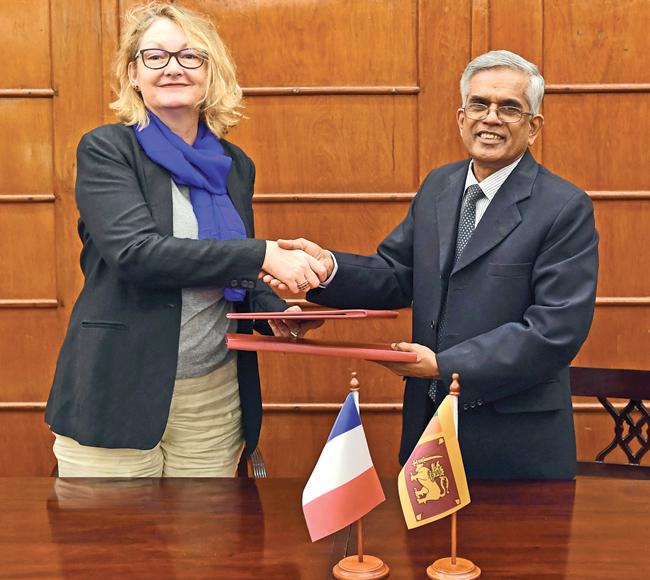 Secretary to the Ministry of Finance and Mass Media, Dr. R. H. S. Samaratunga and Chargé d’affaires of the Embassy of France in  Sri Lanka, Isabelle Miscot exchange the agreement