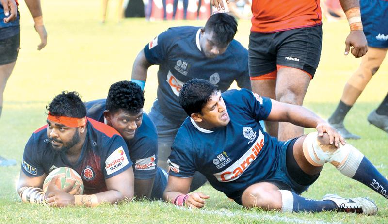 Gayan Jayamaha scores a try for CR&FC in their Dialog ‘A’ division league rugby match against Police SC played at Police Park yesterday. (Pic by Saman Mendis)