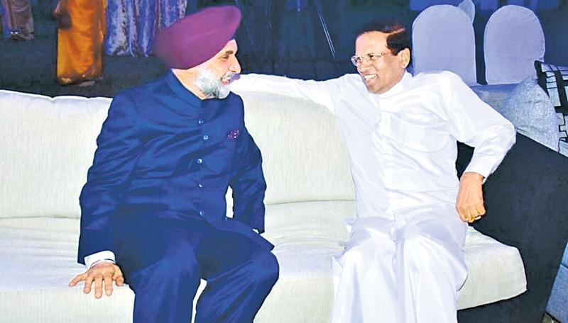 Indian High Commissioner Taranjit Singh Sandhuv in conversation with President Maithripala Sirisena
